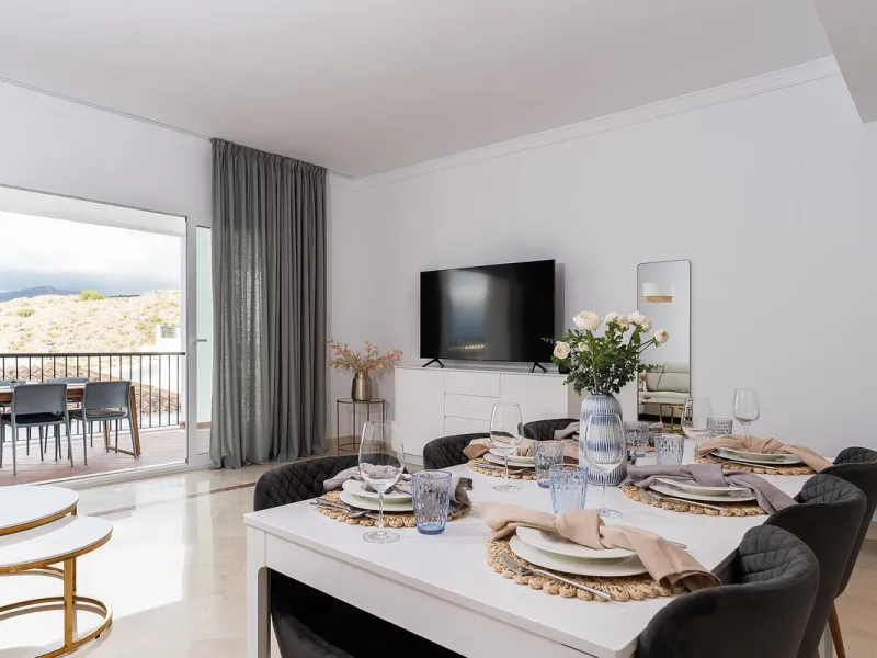 Apartment - Ground Floor Apartment в продаже в El Paraiso, Málaga. В доме 3 спален и 2 ванных комнат. Площадь дома 112 м². Площадь участка 10 м²