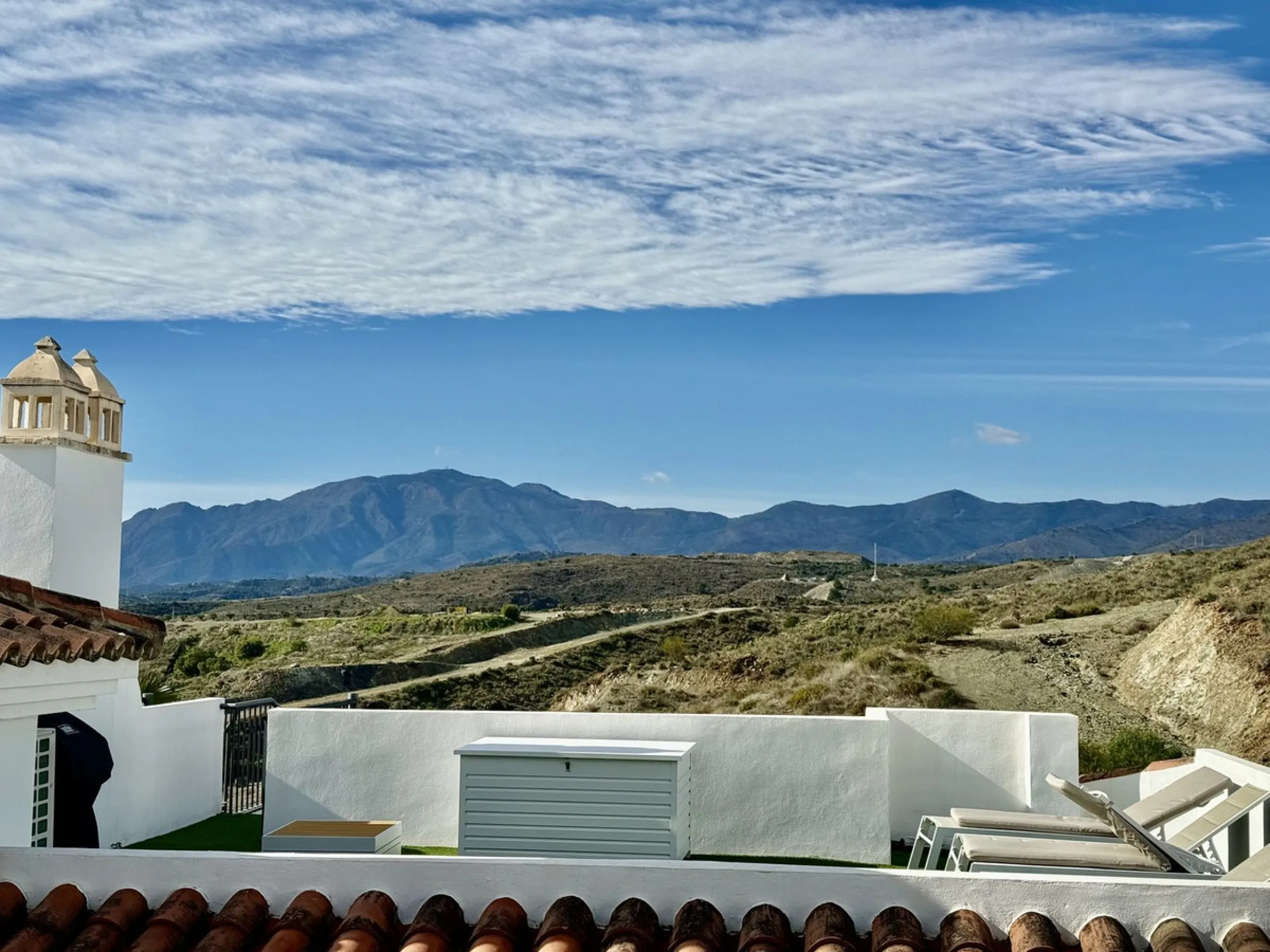 Apartment - Ground Floor Apartment в продаже в El Paraiso, Málaga. В доме 3 спален и 2 ванных комнат. Площадь дома 112 м². Площадь участка 10 м²