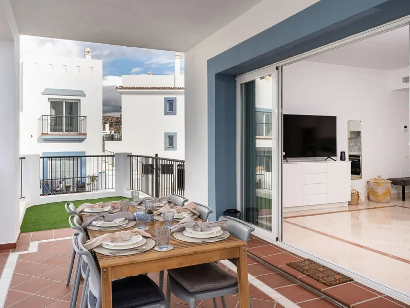 Apartment - Ground Floor Apartment в продаже в El Paraiso, Málaga. В доме 3 спален и 2 ванных комнат. Площадь дома 112 м². Площадь участка 10 м²