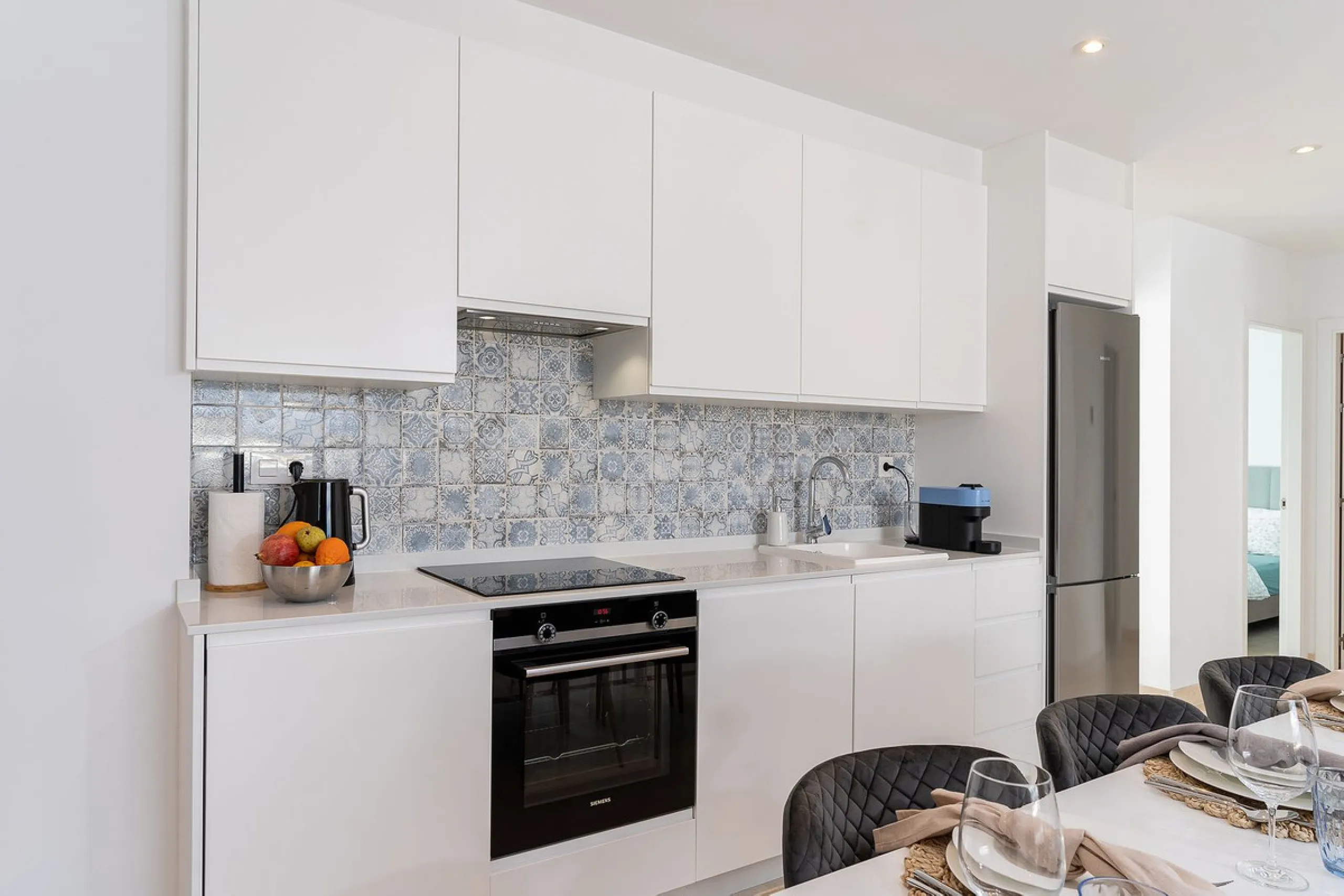 Apartment - Ground Floor Apartment в продаже в El Paraiso, Málaga. В доме 3 спален и 2 ванных комнат. Площадь дома 112 м². Площадь участка 10 м²