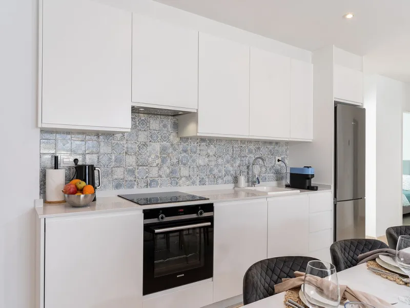 Apartment - Ground Floor Apartment в продаже в El Paraiso, Málaga. В доме 3 спален и 2 ванных комнат. Площадь дома 112 м². Площадь участка 10 м²