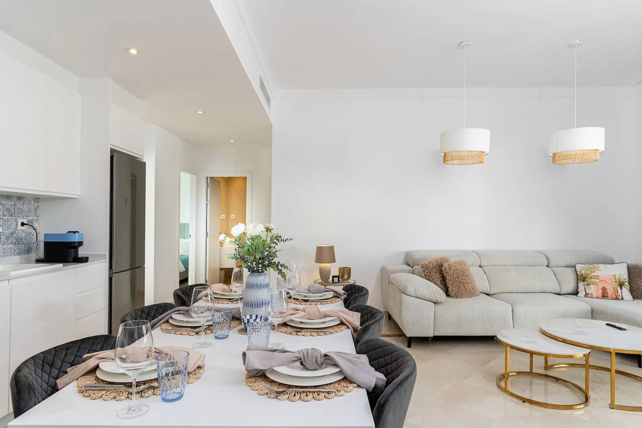 Apartment - Ground Floor Apartment в продаже в El Paraiso, Málaga. В доме 3 спален и 2 ванных комнат. Площадь дома 112 м². Площадь участка 10 м²