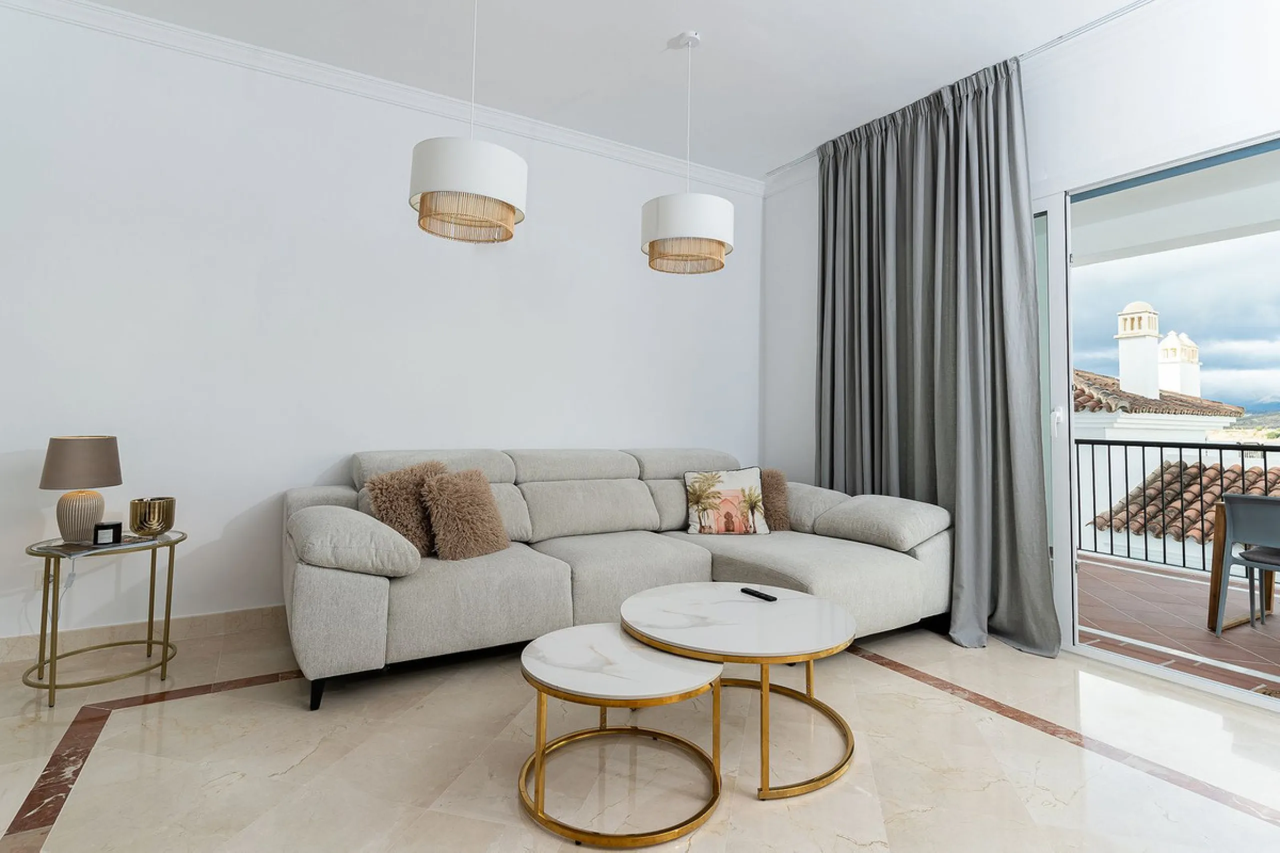 Apartment - Ground Floor Apartment в продаже в El Paraiso, Málaga. В доме 3 спален и 2 ванных комнат. Площадь дома 112 м². Площадь участка 10 м²