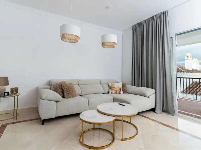 Apartment - Ground Floor Apartment в продаже в El Paraiso, Málaga. В доме 3 спален и 2 ванных комнат. Площадь дома 112 м². Площадь участка 10 м²