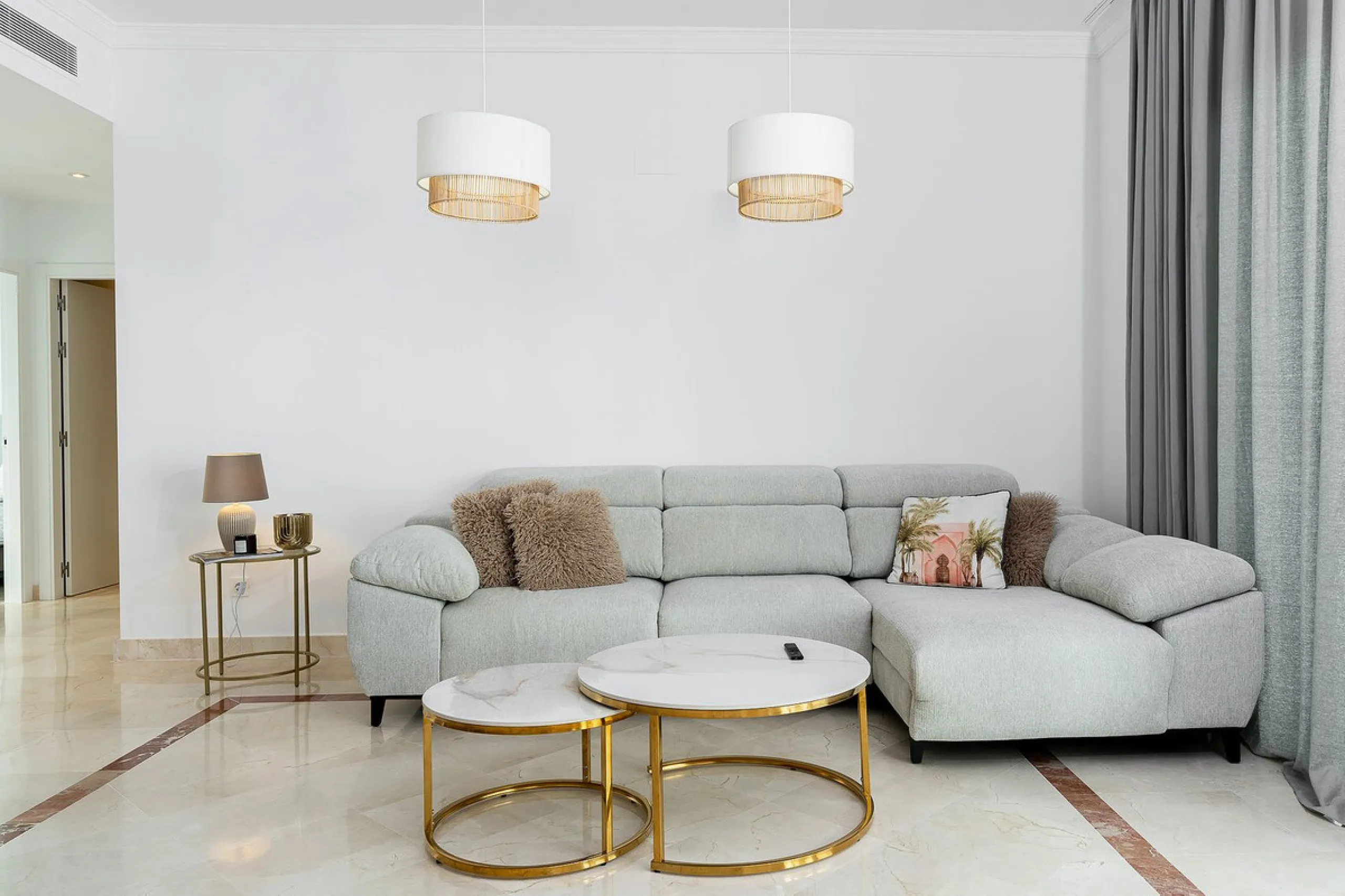 Apartment - Ground Floor Apartment в продаже в El Paraiso, Málaga. В доме 3 спален и 2 ванных комнат. Площадь дома 112 м². Площадь участка 10 м²