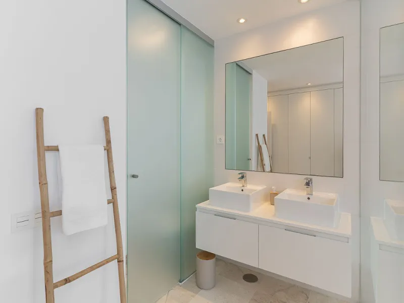 Apartment - Ground Floor Apartment в продаже в El Paraiso, Málaga. В доме 3 спален и 2 ванных комнат. Площадь дома 112 м². Площадь участка 10 м²