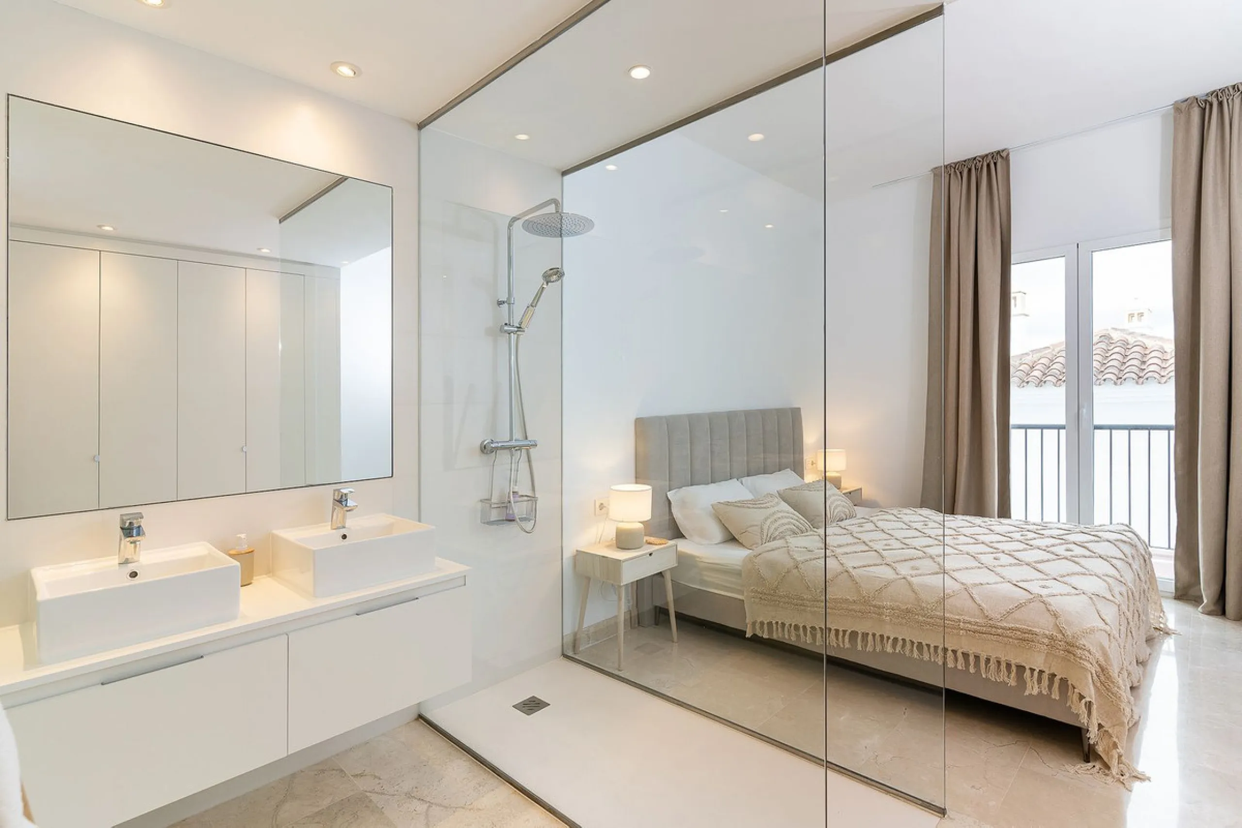 Apartment - Ground Floor Apartment в продаже в El Paraiso, Málaga. В доме 3 спален и 2 ванных комнат. Площадь дома 112 м². Площадь участка 10 м²