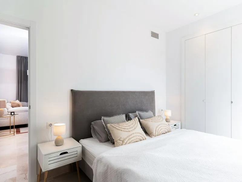 Apartment - Ground Floor Apartment в продаже в El Paraiso, Málaga. В доме 3 спален и 2 ванных комнат. Площадь дома 112 м². Площадь участка 10 м²