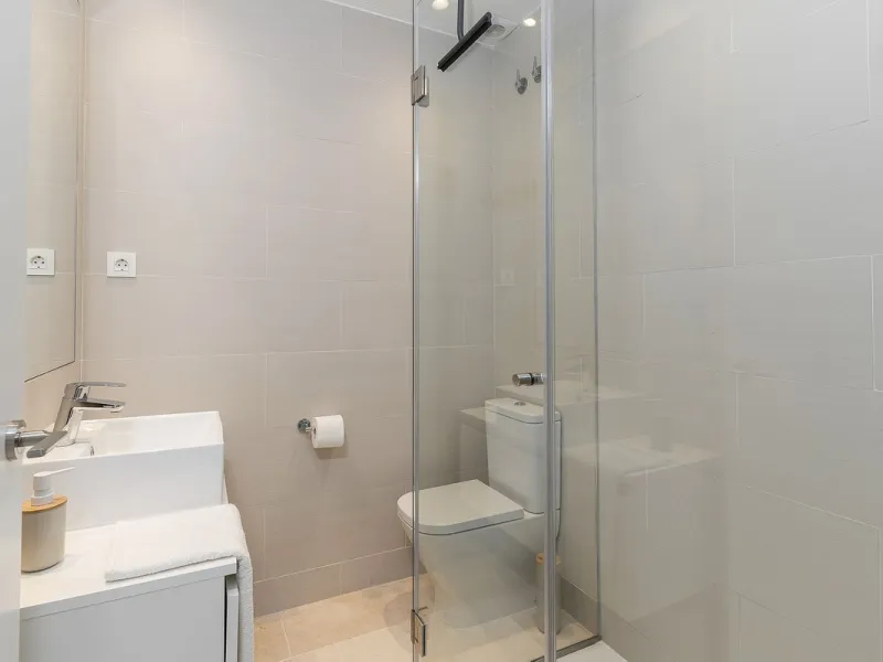 Apartment - Ground Floor Apartment в продаже в El Paraiso, Málaga. В доме 3 спален и 2 ванных комнат. Площадь дома 112 м². Площадь участка 10 м²