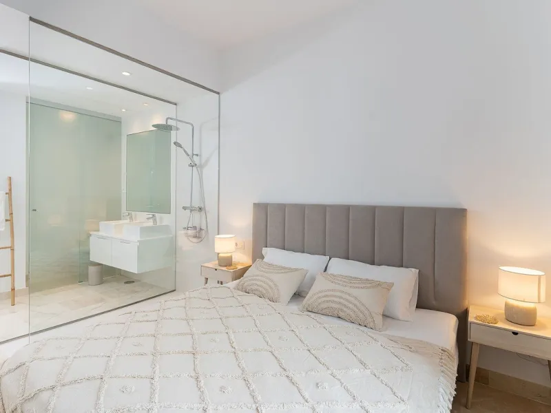 Apartment - Ground Floor Apartment в продаже в El Paraiso, Málaga. В доме 3 спален и 2 ванных комнат. Площадь дома 112 м². Площадь участка 10 м²