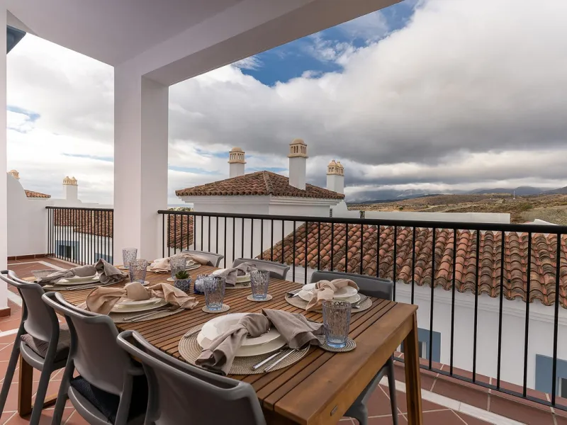 Apartment - Ground Floor Apartment в продаже в El Paraiso, Málaga. В доме 3 спален и 2 ванных комнат. Площадь дома 112 м². Площадь участка 10 м²
