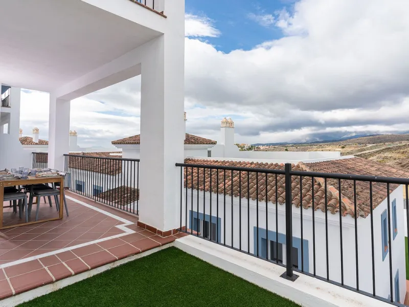 Apartment - Ground Floor Apartment в продаже в El Paraiso, Málaga. В доме 3 спален и 2 ванных комнат. Площадь дома 112 м². Площадь участка 10 м²