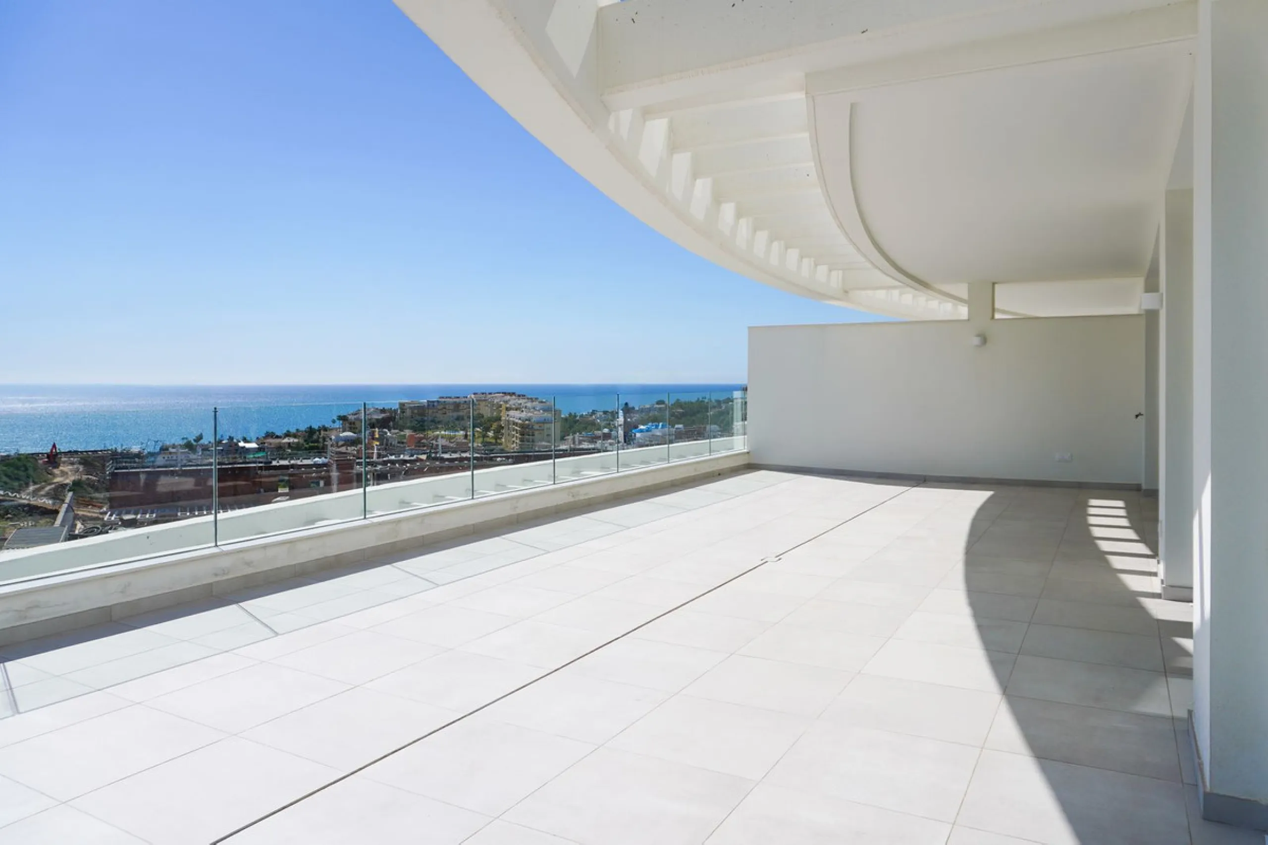 Brand new 3-bedroom apartment with sea views in La Cala de Mijas