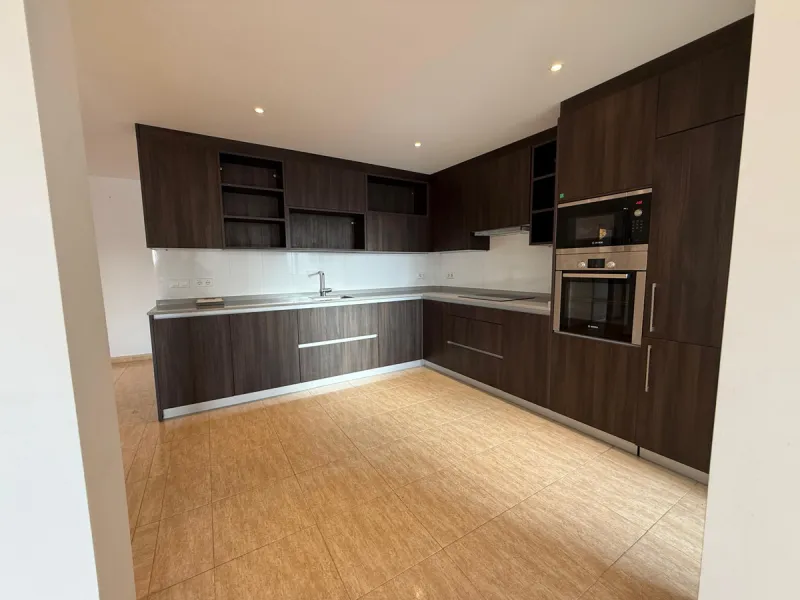 Apartment - Penthouse в продаже в Marbella, Málaga. В доме 3 спален и 2 ванных комнат. Площадь дома 165 м²