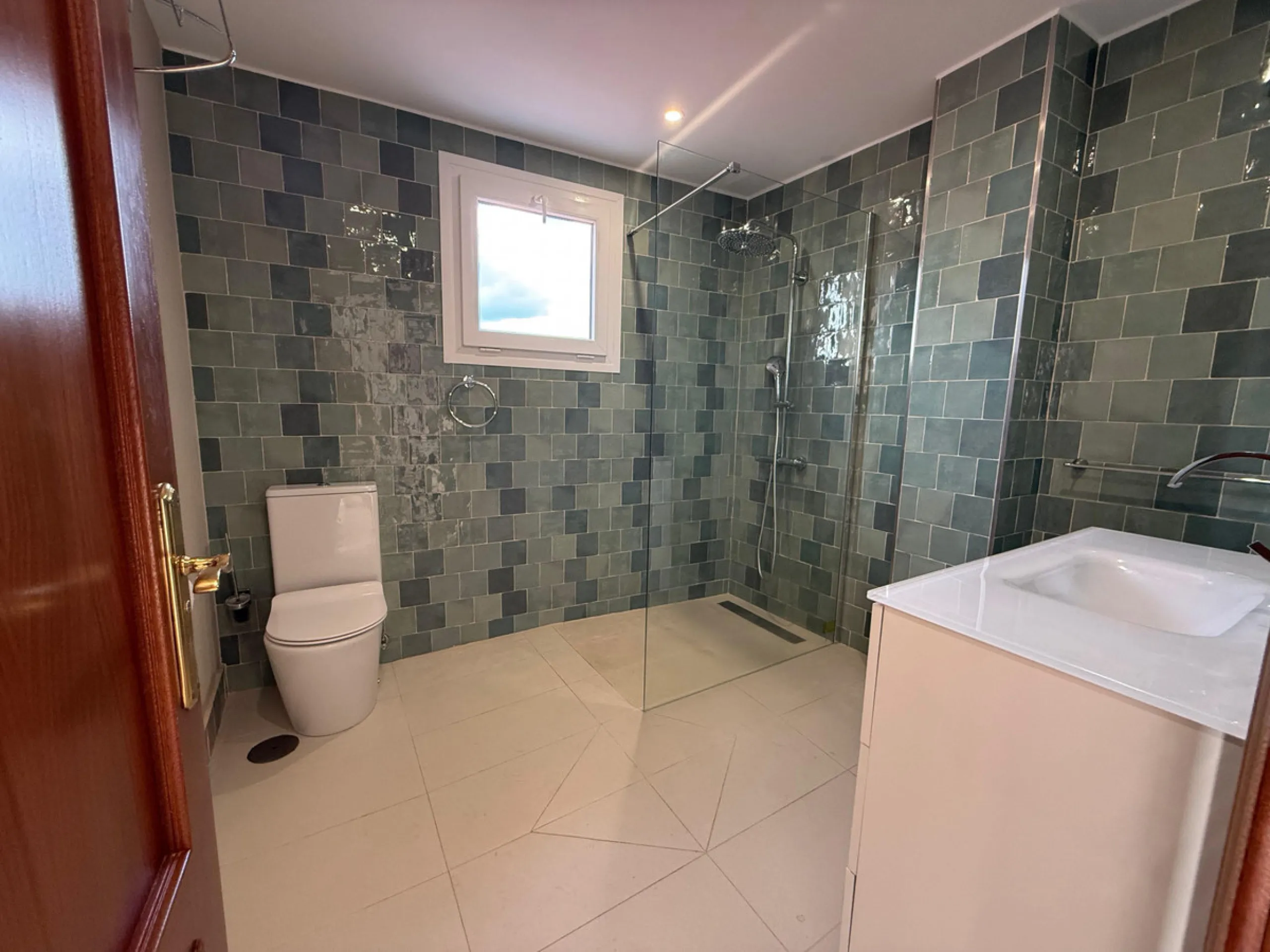Apartment - Penthouse в продаже в Marbella, Málaga. В доме 3 спален и 2 ванных комнат. Площадь дома 165 м²