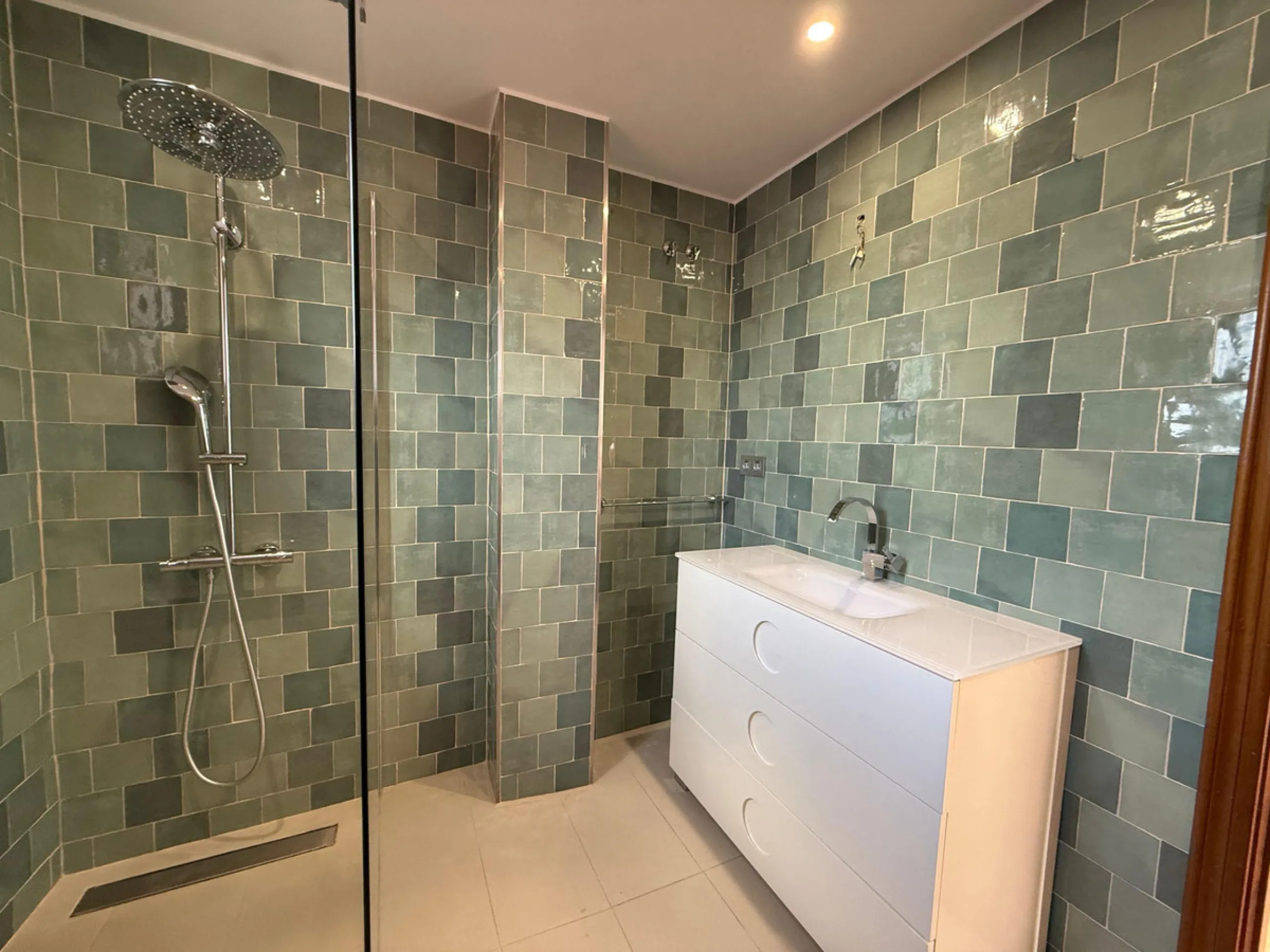 Apartment - Penthouse в продаже в Marbella, Málaga. В доме 3 спален и 2 ванных комнат. Площадь дома 165 м²