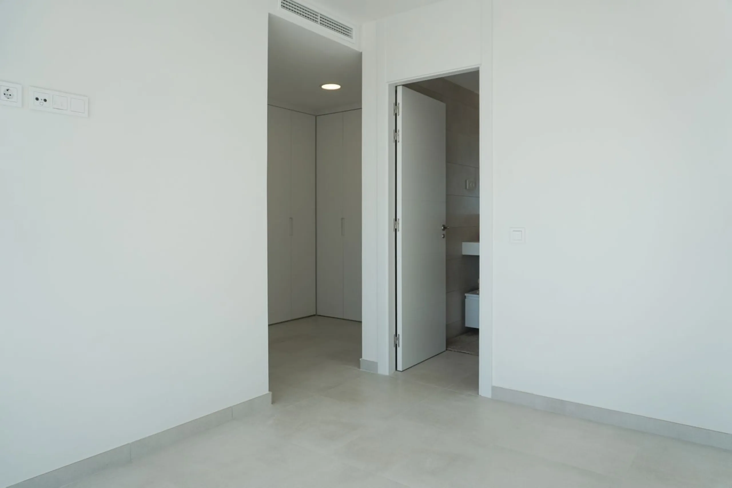 Brand new 3-bedroom apartment with sea views in La Cala de Mijas