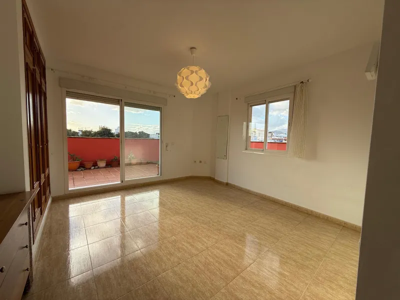Apartment - Penthouse в продаже в Marbella, Málaga. В доме 3 спален и 2 ванных комнат. Площадь дома 165 м²