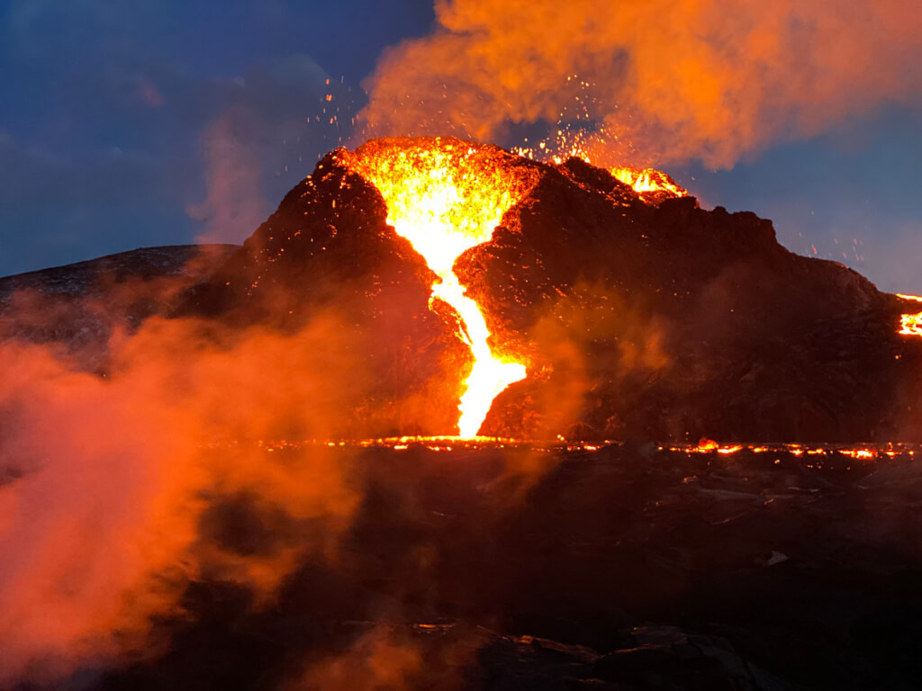 Semeru vulkanı yenidən püskürdü