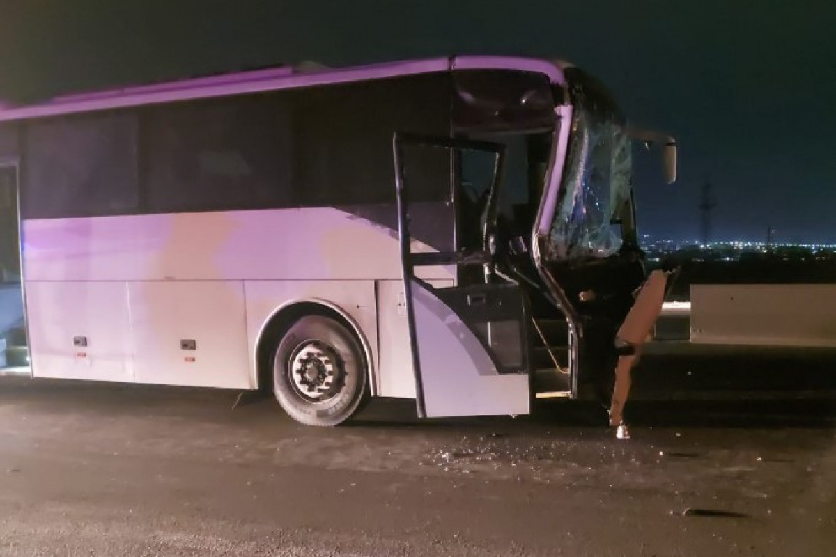 Bakı-Xudat marşrut avtobusu yük avtomobili ilə toqquşub