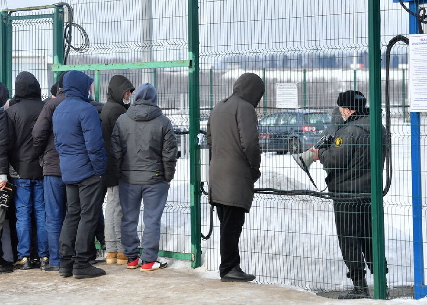 Rusiya qanunsuz miqrantları ölkədən çıxarır -