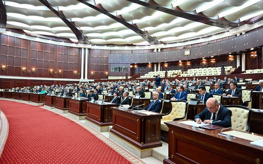 Dövlət satınalmaları haqqında inzibati məsuliyyətin dəyişdirilməsi ilk oxunuşda qəbul edib