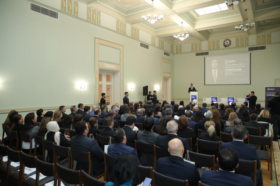 BDU alimləri “Təhsilə ekoloji baxış” mövzusunda müzakirələrdə iştirak ediblər