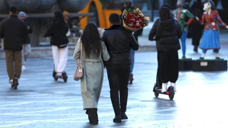 14 fevralla bağlı mütəxəssis rəyi: "Sevginin formaları dəyişir"