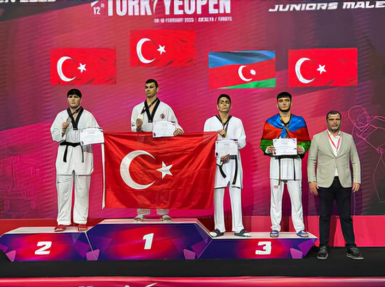 Daha iki taekvondoçumuz Türkiyədə qızıl medal qazanıb