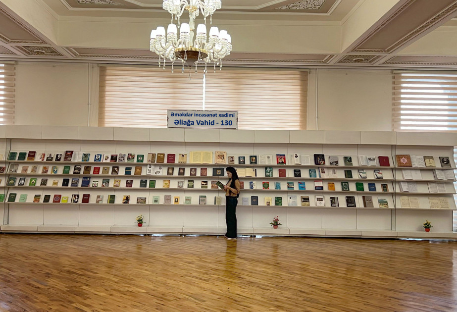 Milli Kitabxanada “Əməkdar incəsənət xadimi Əliağa Vahid-130” adlı kitab sərgisi açılıb