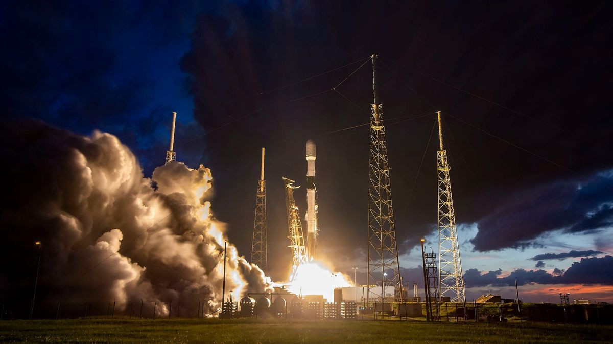 SpaceX 21 Starlink peykini orbitə göndərdi - yeni rekord