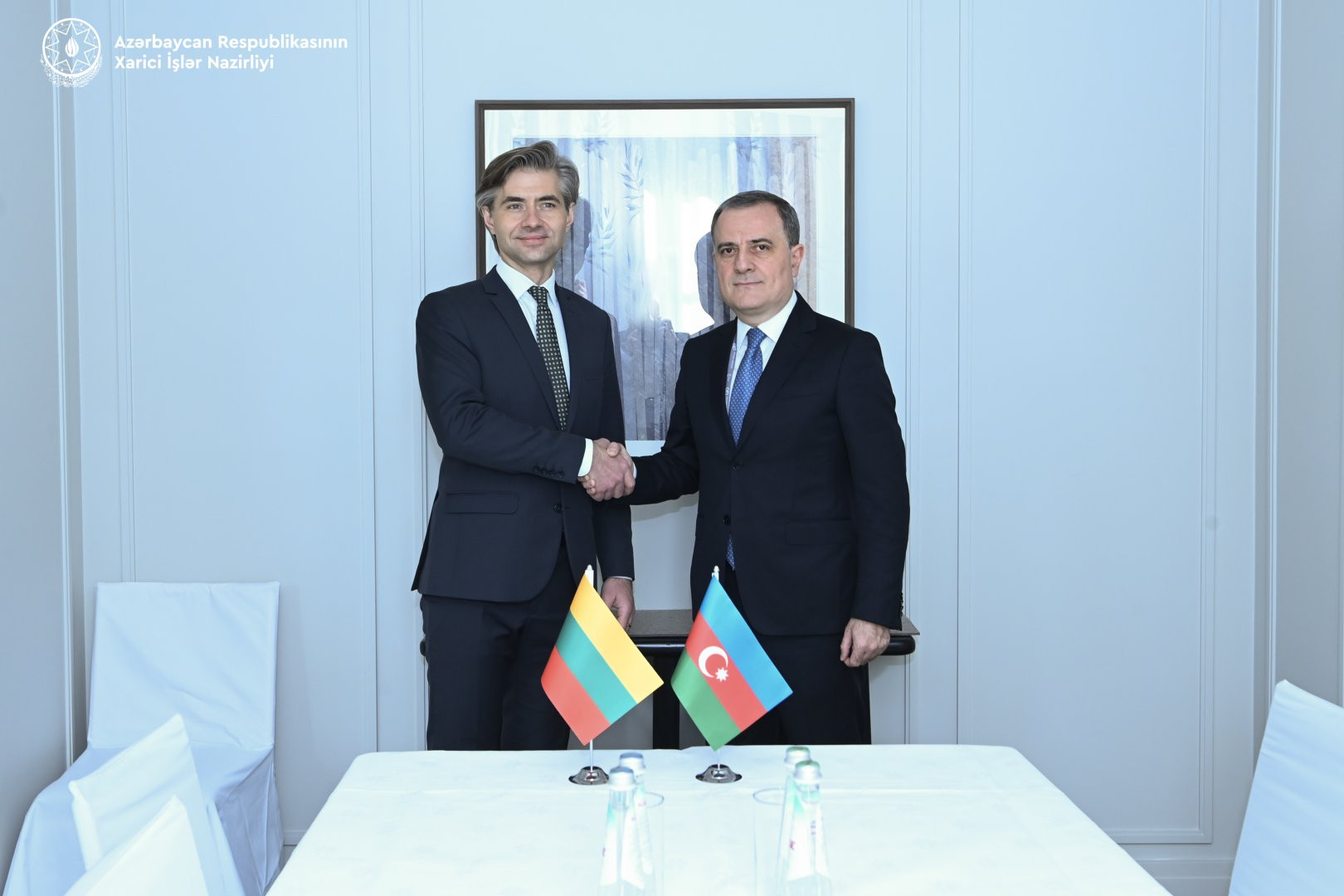 Ceyhun Bayramov litvalı həmkarı ilə beynəlxalq təhlükəsizliyi müzakirə edib