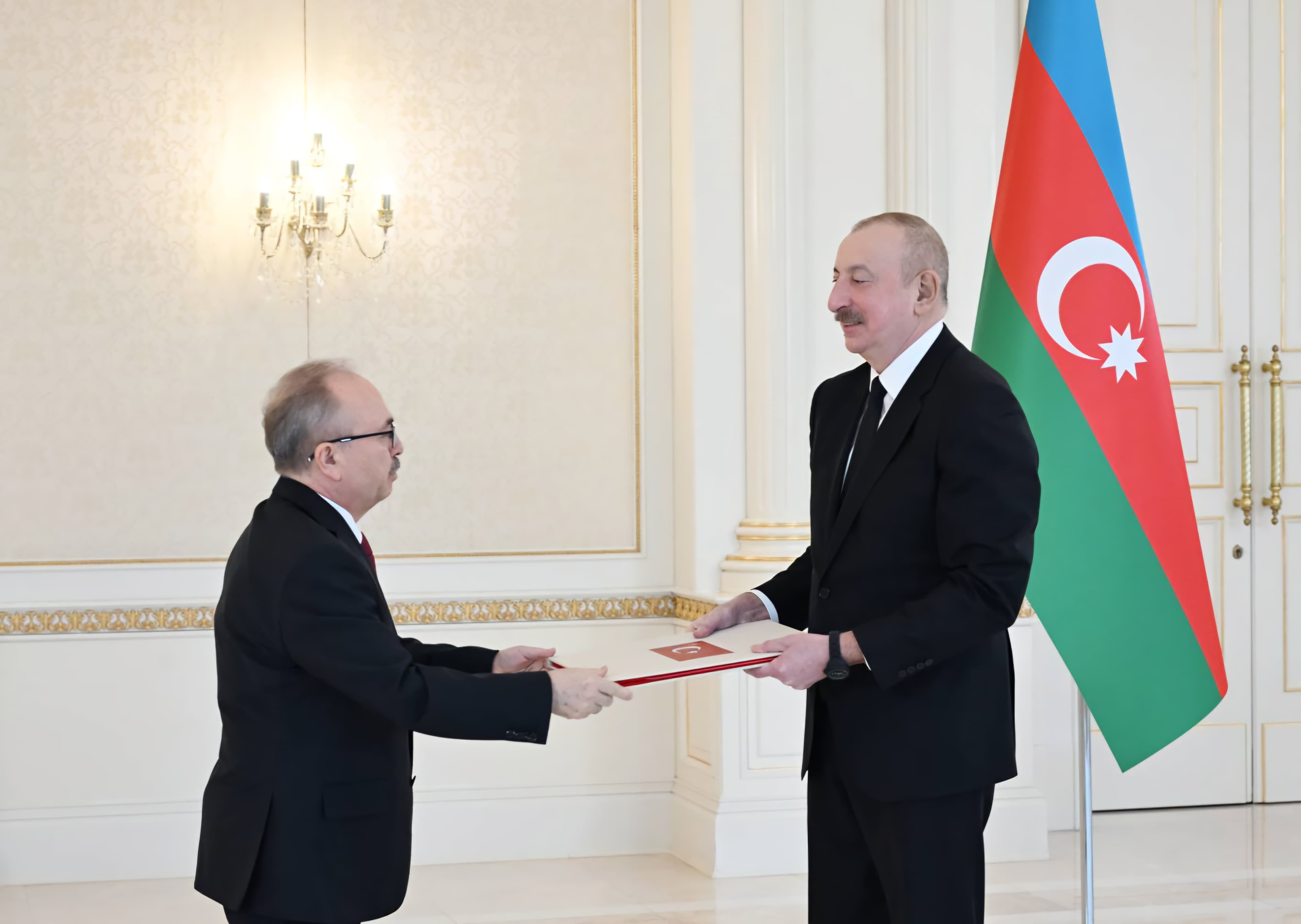 Prezident İlham Əliyev Türkiyənin yeni səfirinin etimadnaməsini qəbul edib