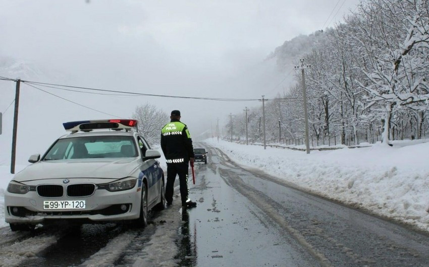 Yol polisi sürüşmə ehtimalının artması ilə bağlı xəbərdarlıq edib