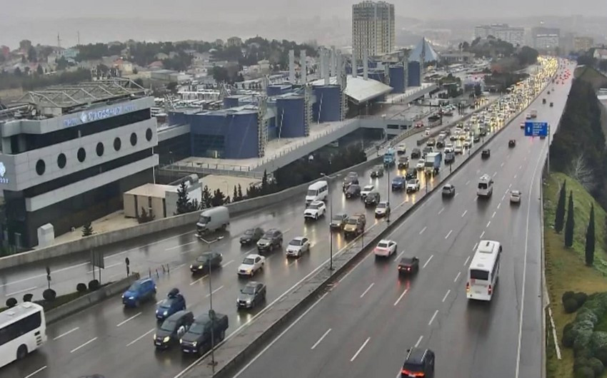 Bakıda tıxac olan yollar açıqlanıb -
