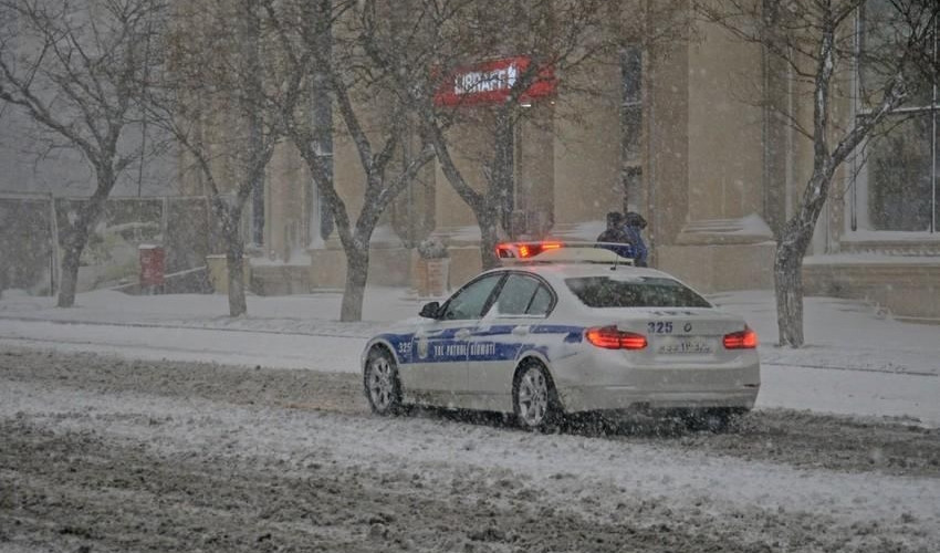 Qarlı hava yollarda fəsadlara yol açdı