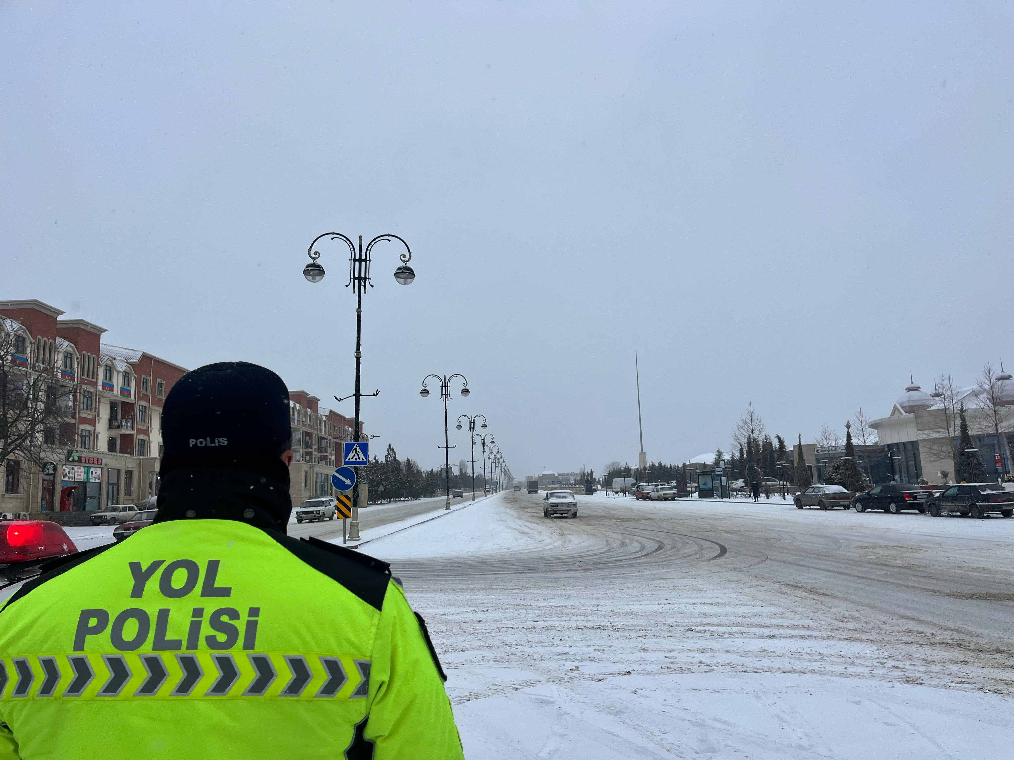 Hava şəraiti ilə əlaqədar Qubada Yol Polis əməkdaşları gücləndirilmiş rejimdə çalışır