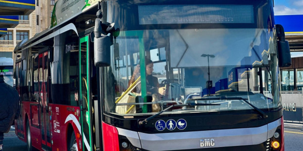 Bu avtobusların dayanacağı dəyişdirildi