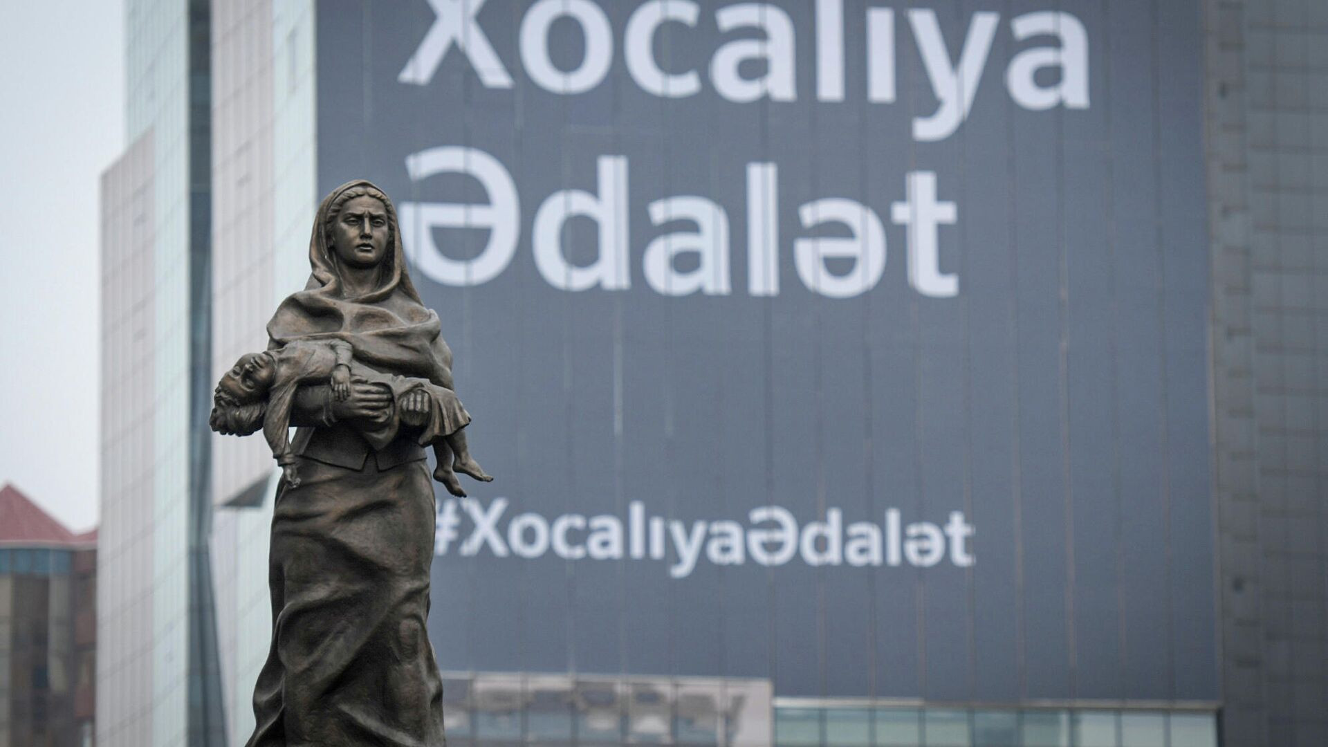 Yeni Azərbaycan Partiyasının nümayəndələri Xocalı soyqırımı abidəsini ziyarət ediblər