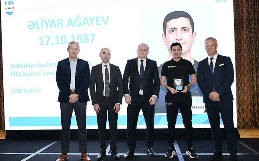 Azərbaycanlı FIFA hakimlərinə rəsmi emblemlər təqdim olundu