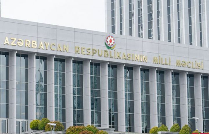 Ombudsmanın illik məruzəsi Milli Məclisdə müzakirəyə çıxarılıb