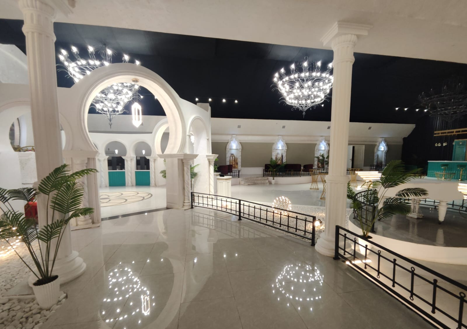 "Xarı Bülbül" restoranında nöqsanlar aşkarlandı - FOTOLAR