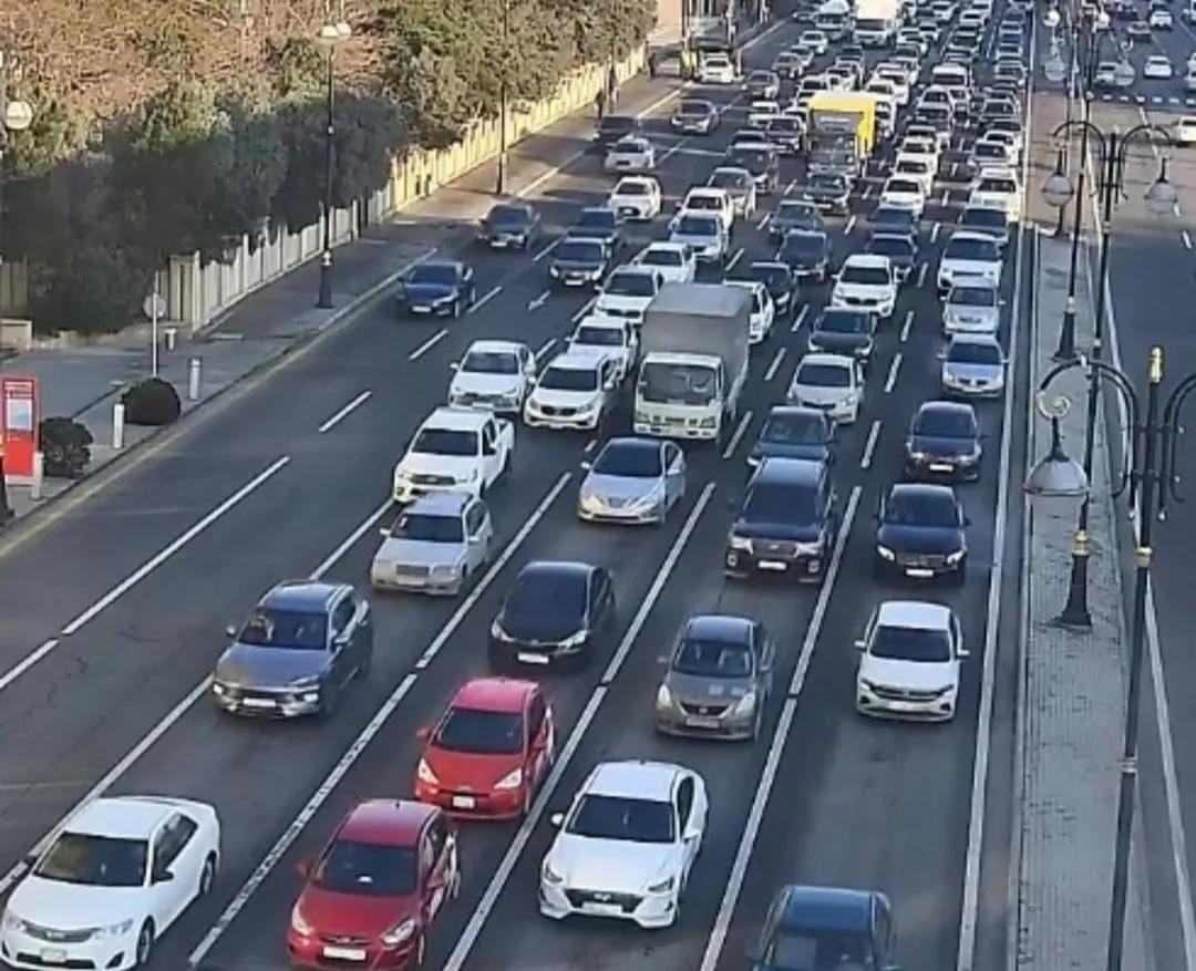 Sürücülərin NƏZƏRİNƏ: Paytaxtın bir sıra yollarında tıxac var - SİYAHI