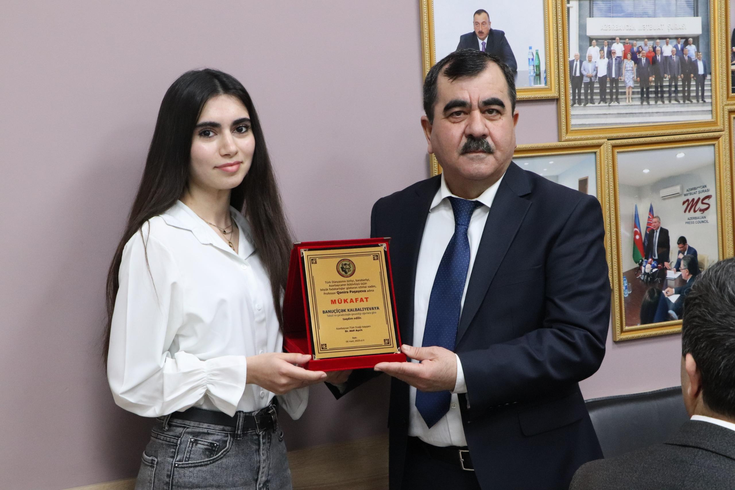 Jurnalistika fakültəsində  Qənirə Paşayeva işığı