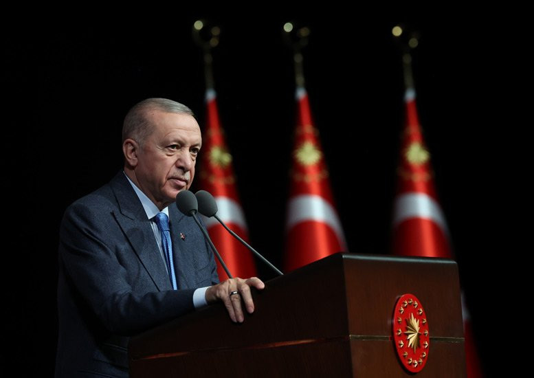 Ərdoğan: “Türkiyə sülh diplomatiyasının beynəlxalq mərkəzlərindən birinə çevrilir”