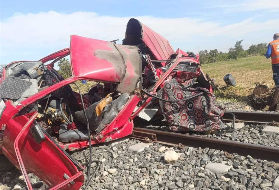 Sərnişin qatarı ilə mikroavtobus toqquşub: 8 ölü və 12 yaralı
