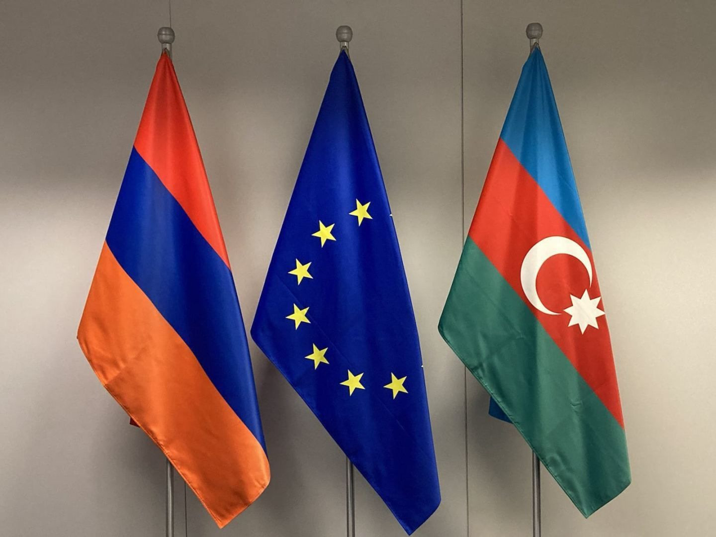 Aİ Azərbaycan və Ermənistan arasında əldə edilmiş razılaşmaları alqışlayır