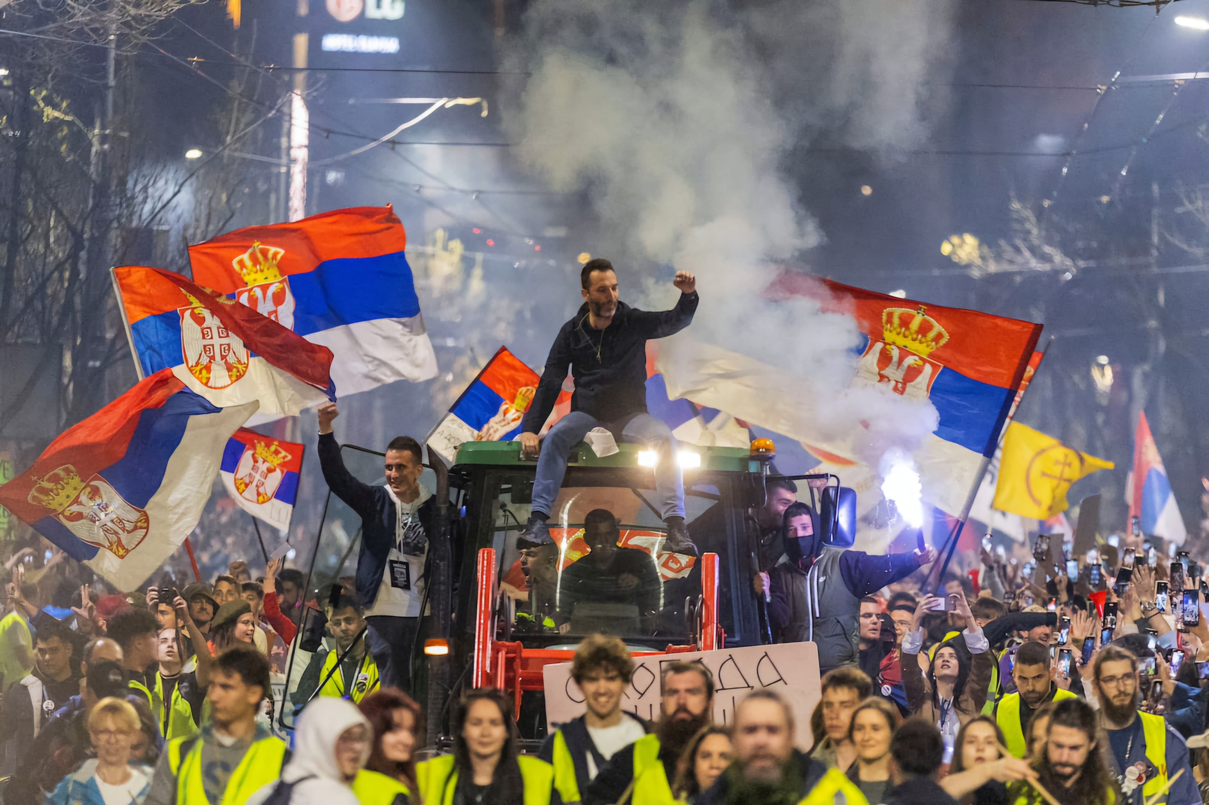 Serbiyada kütləvi etirazlar: Vuçiç istefadan imtina etdi