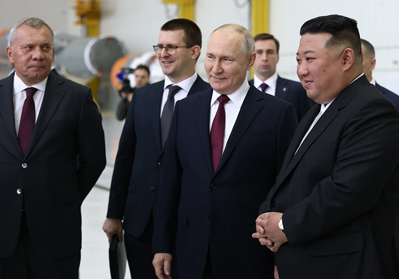 Putinin məktubu Kim Çen In-in əlində: Şimali Koreyaya gözlənilməz səfər