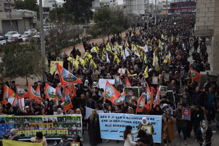 Urmuda vəziyyət gərgindir: Türklər və kürdlər arasında etirazlar başlayıb